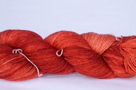DFY_FingeringMerinoSilkSuperwash_EatingrowanBerries6