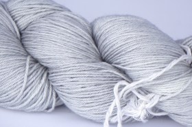 DFY_FingeringMerinosilkSuperwash_FadingIcyMist_28