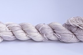 DFY_FingeringSilkCashmere_Moltenblueberryicecream